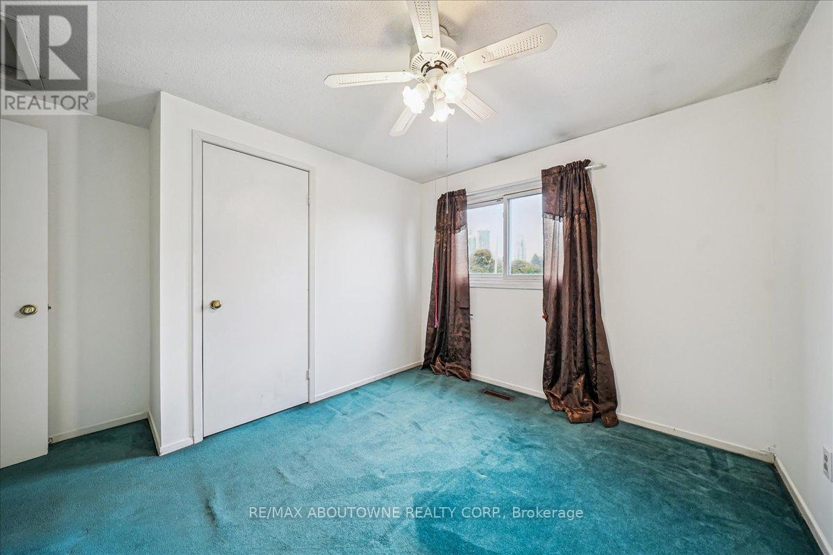 676 Galloway Crescent, Mississauga, Ontario  L5C 3W1 - Photo 20 - W12507450