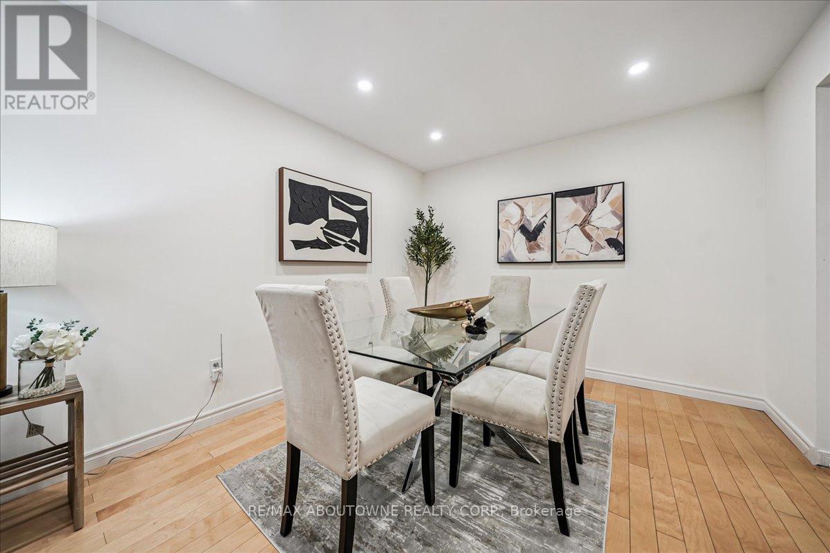 676 Galloway Crescent, Mississauga, Ontario  L5C 3W1 - Photo 9 - W12507450