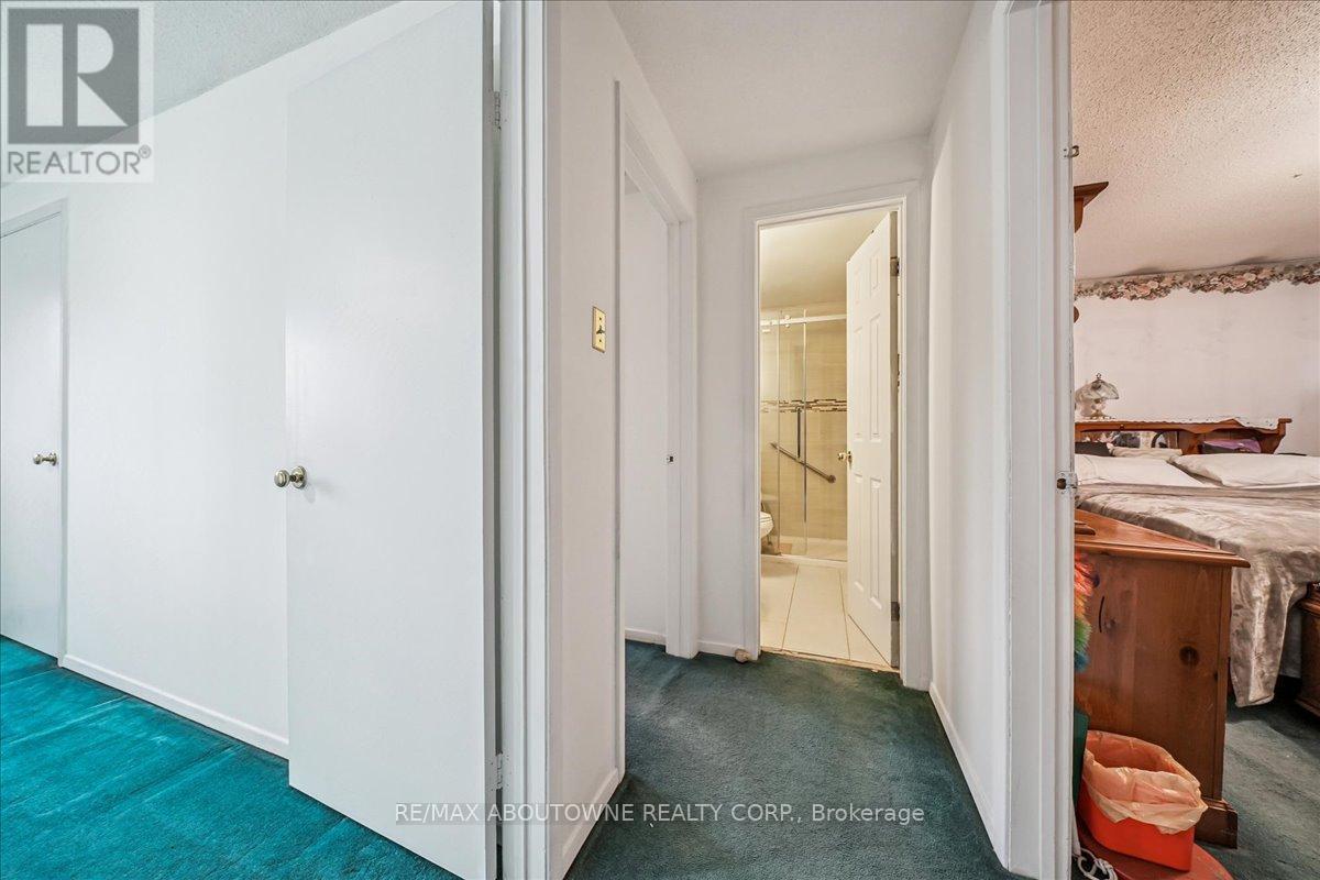 676 Galloway Crescent, Mississauga, Ontario  L5C 3W1 - Photo 26 - W12507450