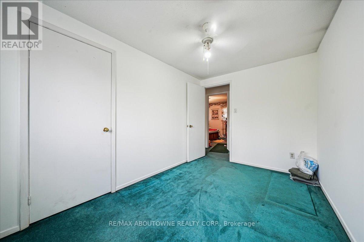 676 Galloway Crescent, Mississauga, Ontario  L5C 3W1 - Photo 22 - W12507450