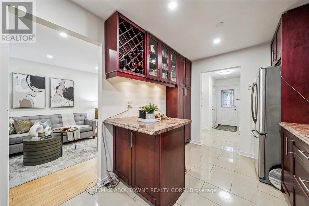 676 Galloway Crescent, Mississauga, Ontario  L5C 3W1 - Photo 16 - W12507450