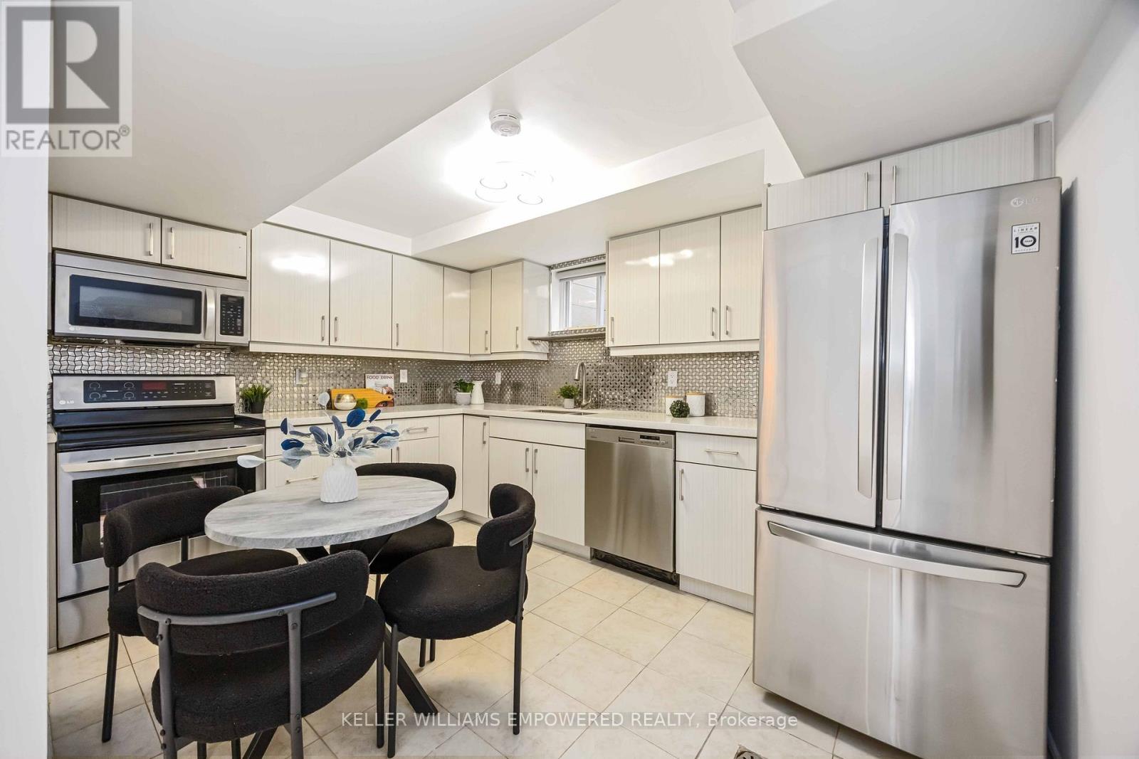 112 Kingslake Road, Toronto, Ontario  M2J 3E8 - Photo 23 - C12518700