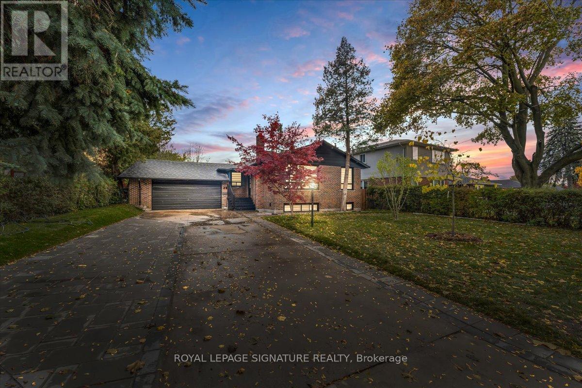 29 BROADLANDS BOULEVARD, Toronto, Ontario