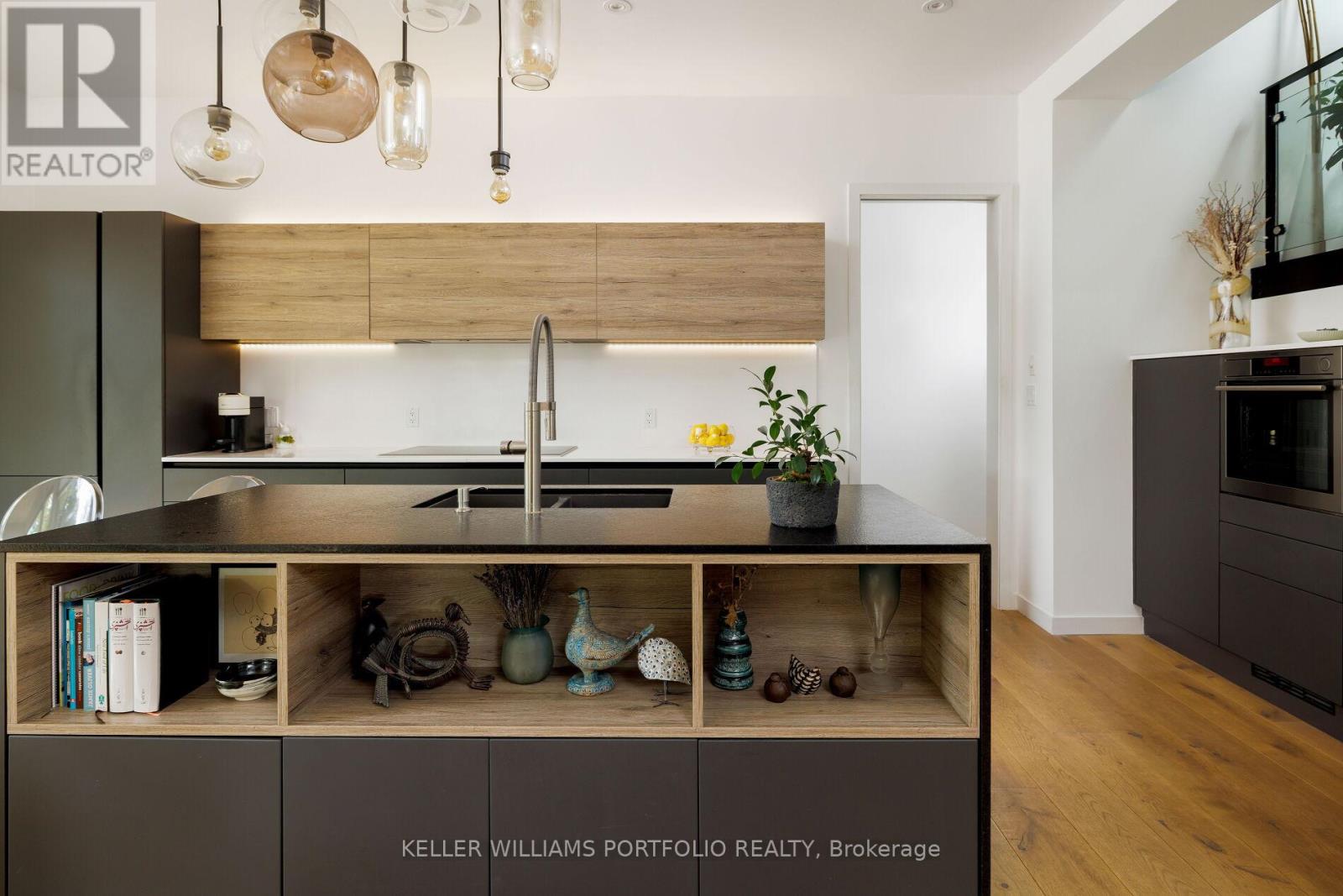 42 Talwood Drive, Toronto, Ontario  M3B 2P5 - Photo 16 - C12518748