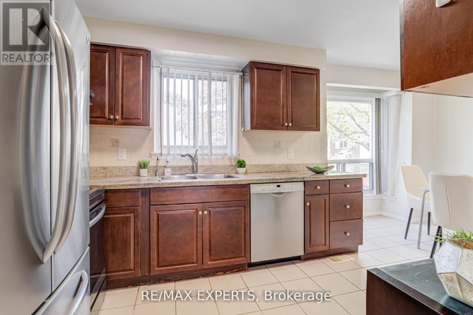 23 Thimble Berry Way, Toronto, Ontario M2H 3K6 - Photo 11 - C12518786