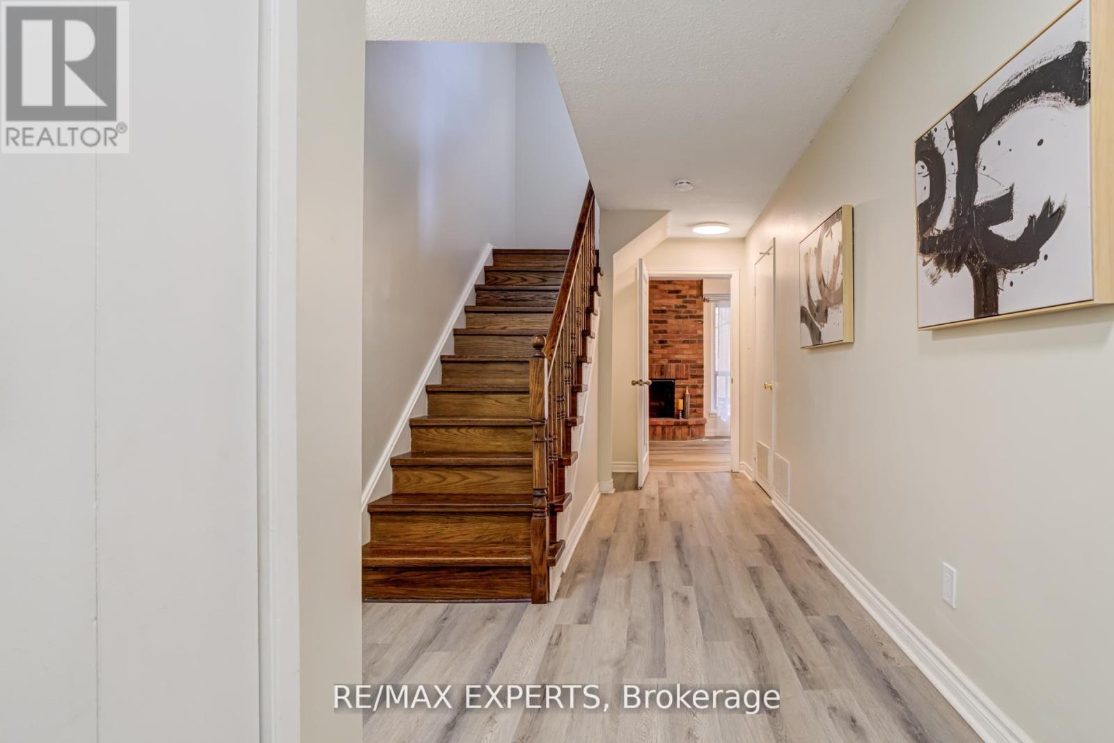 23 Thimble Berry Way, Toronto, Ontario M2H 3K6 - Photo 3 - C12518786