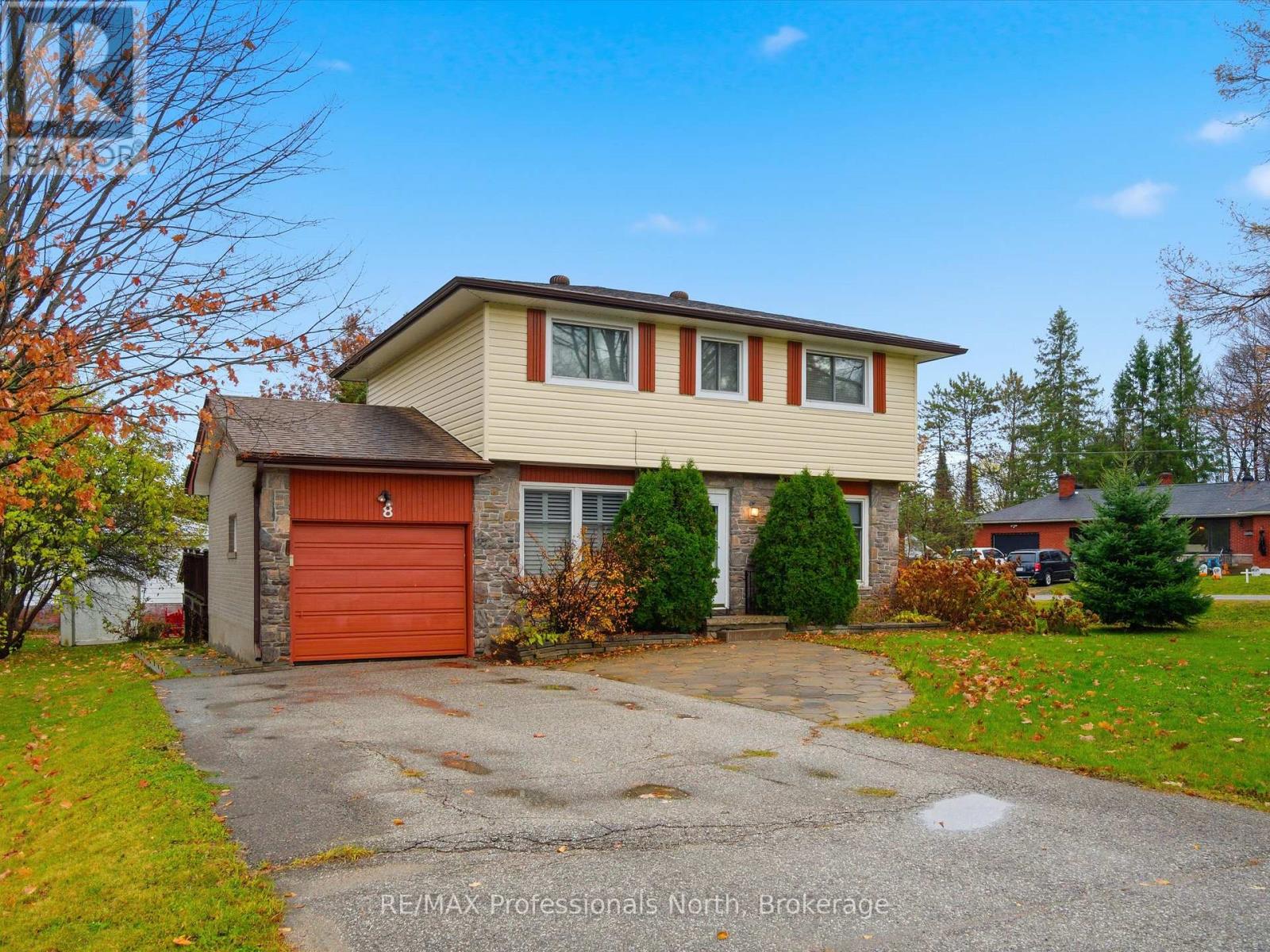 8 PLEASANT AVENUE, Huntsville, Ontario