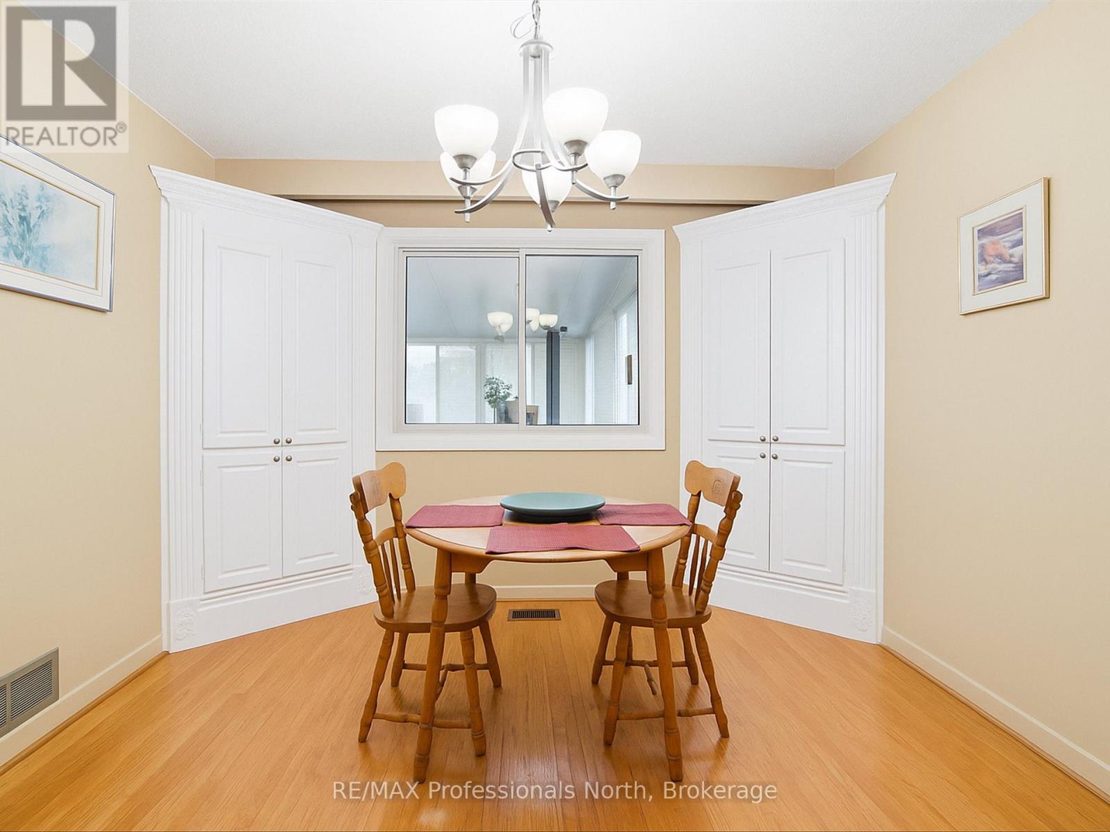 8 Pleasant Avenue, Huntsville, Ontario P1H 1E9 - Photo 10 - X12518904