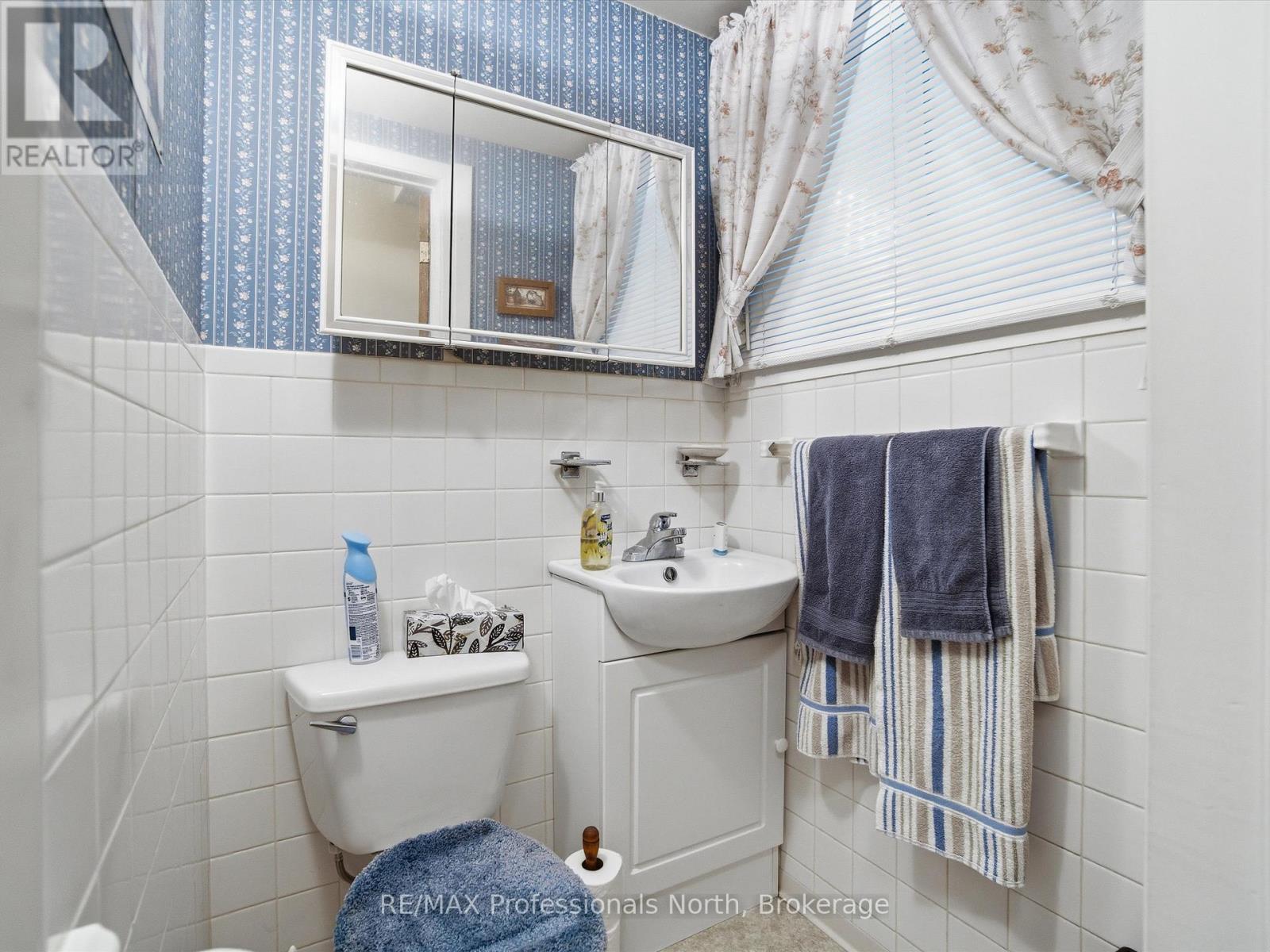 8 Pleasant Avenue, Huntsville, Ontario P1H 1E9 - Photo 11 - X12518904