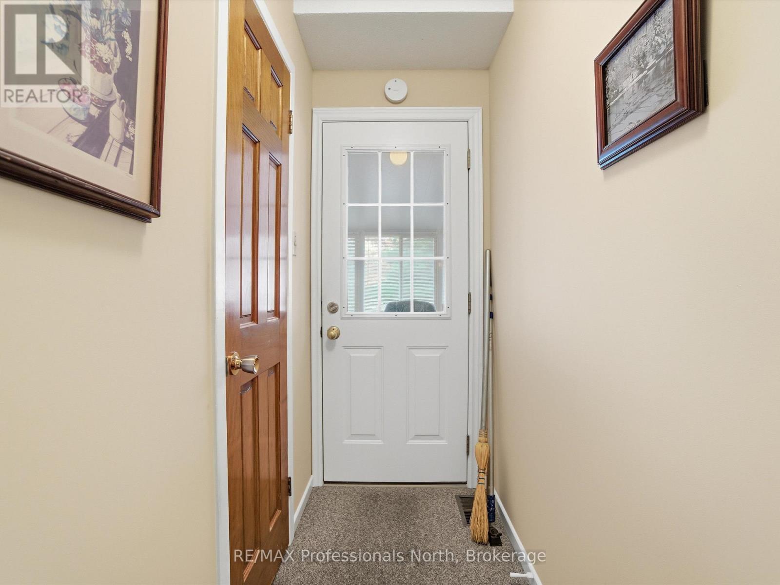 8 Pleasant Avenue, Huntsville, Ontario P1H 1E9 - Photo 12 - X12518904