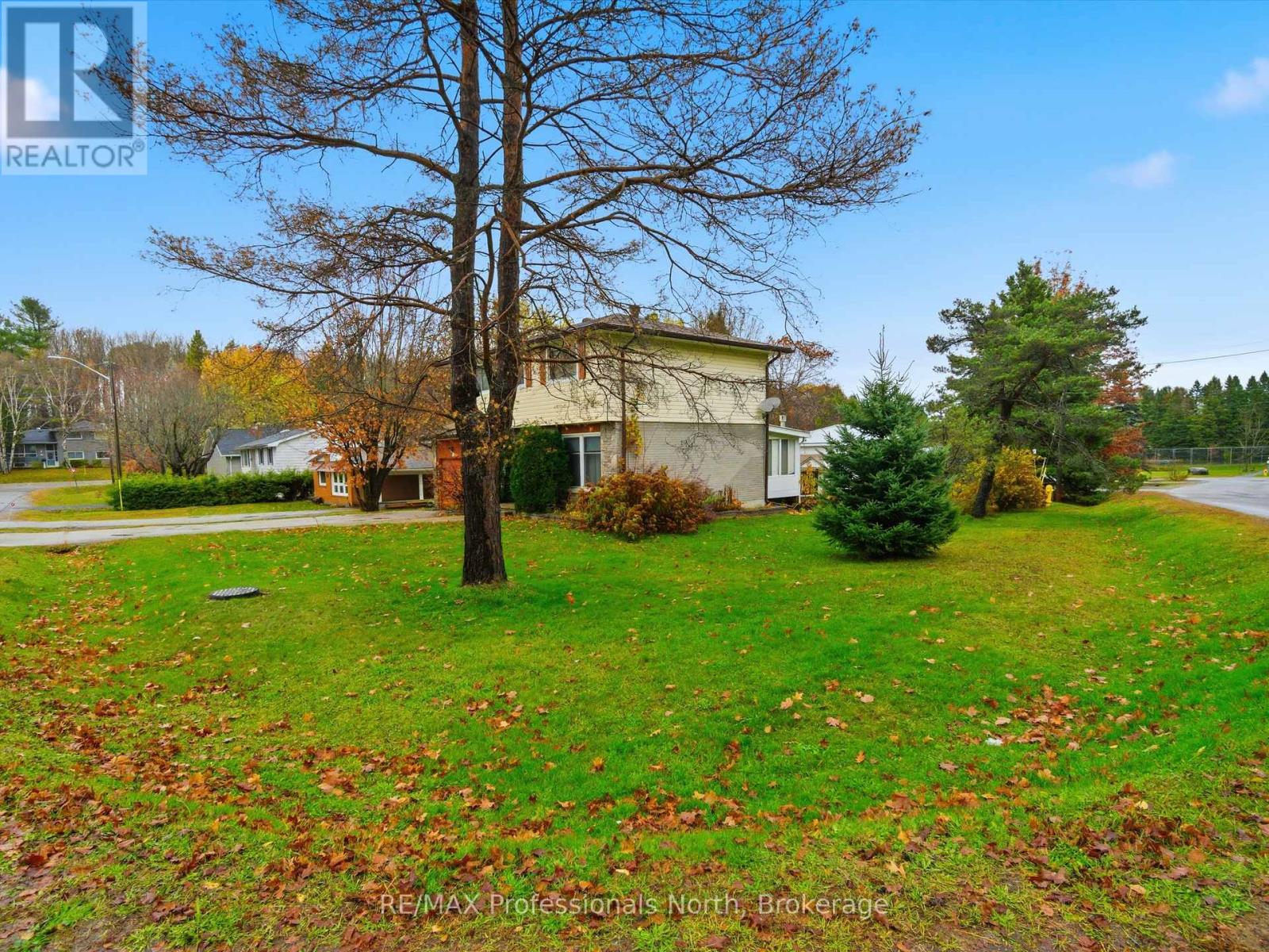 8 Pleasant Avenue, Huntsville, Ontario P1H 1E9 - Photo 25 - X12518904