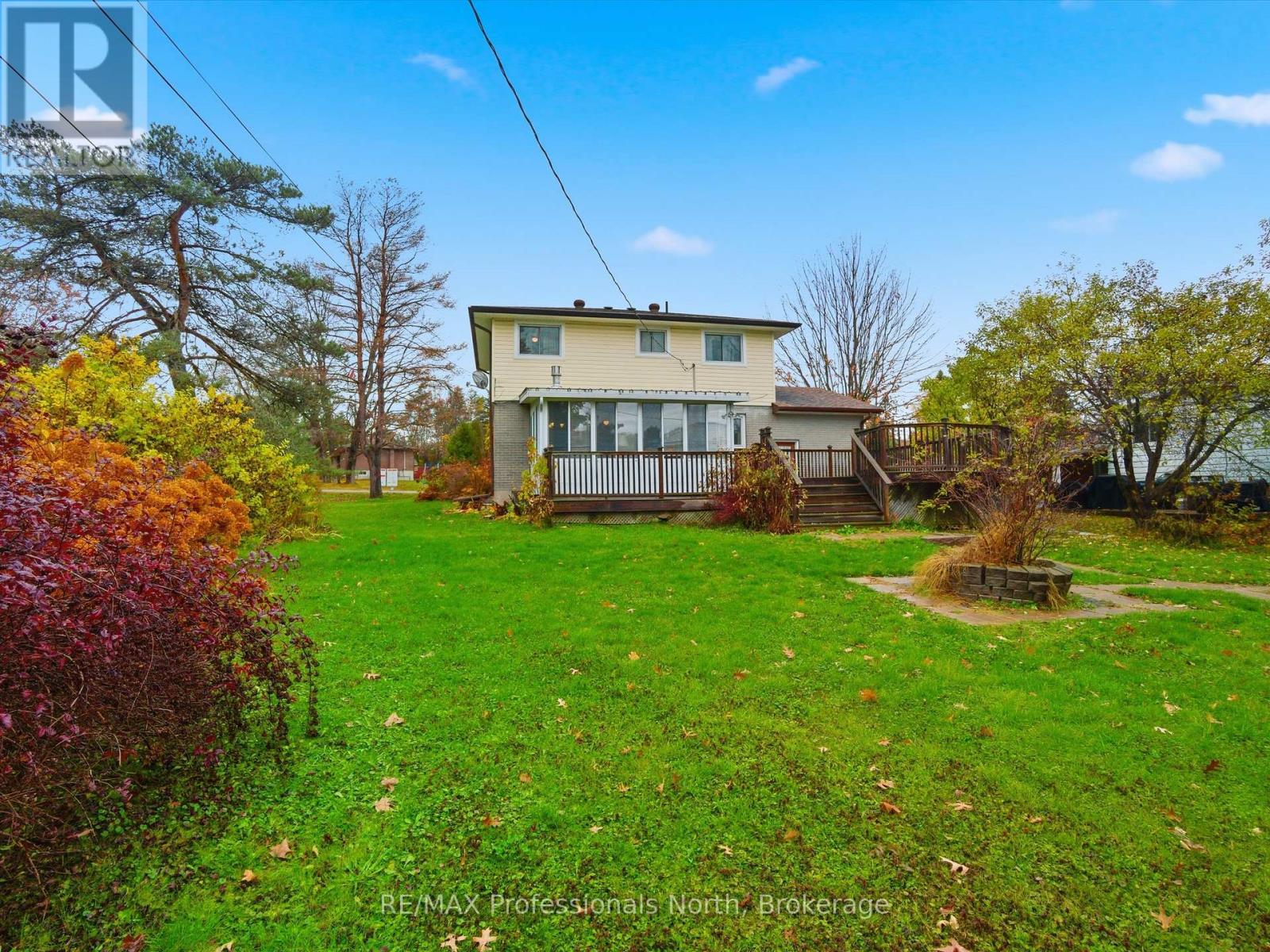 8 Pleasant Avenue, Huntsville, Ontario P1H 1E9 - Photo 3 - X12518904