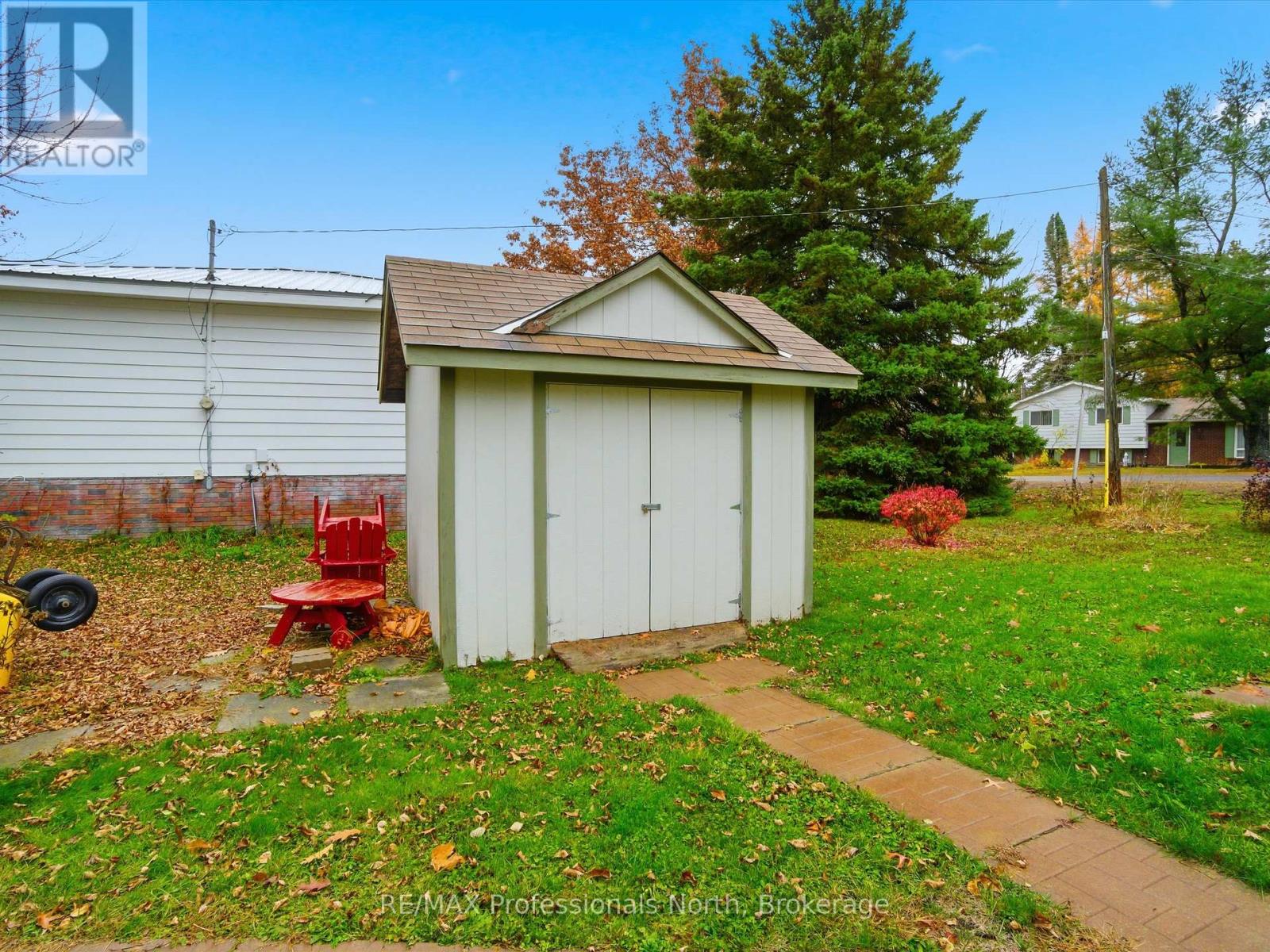 8 Pleasant Avenue, Huntsville, Ontario P1H 1E9 - Photo 31 - X12518904