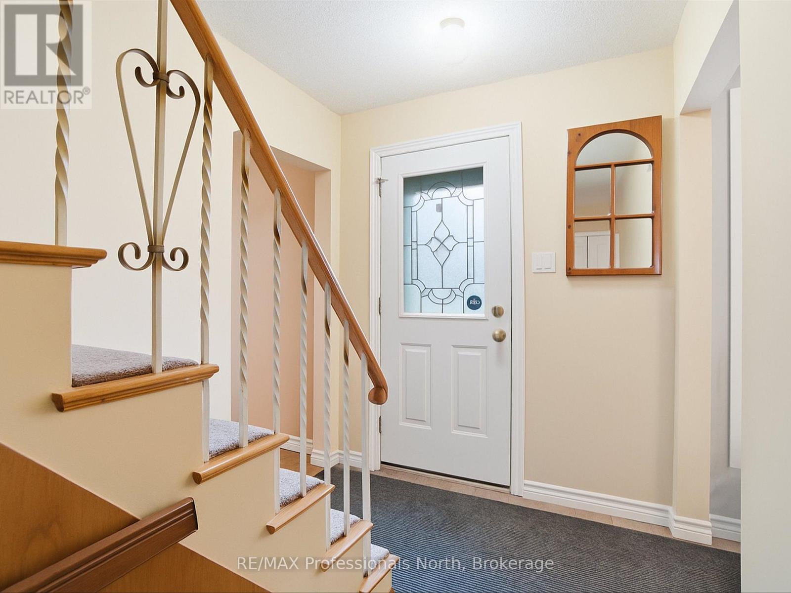 8 Pleasant Avenue, Huntsville, Ontario P1H 1E9 - Photo 6 - X12518904