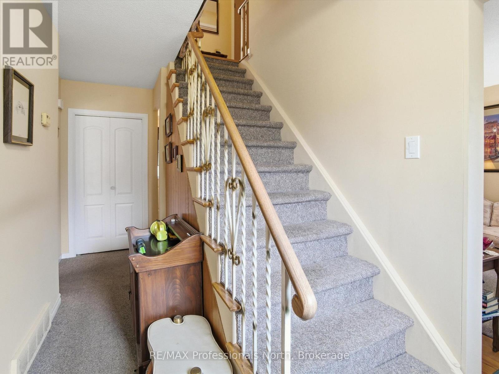 8 Pleasant Avenue, Huntsville, Ontario P1H 1E9 - Photo 7 - X12518904