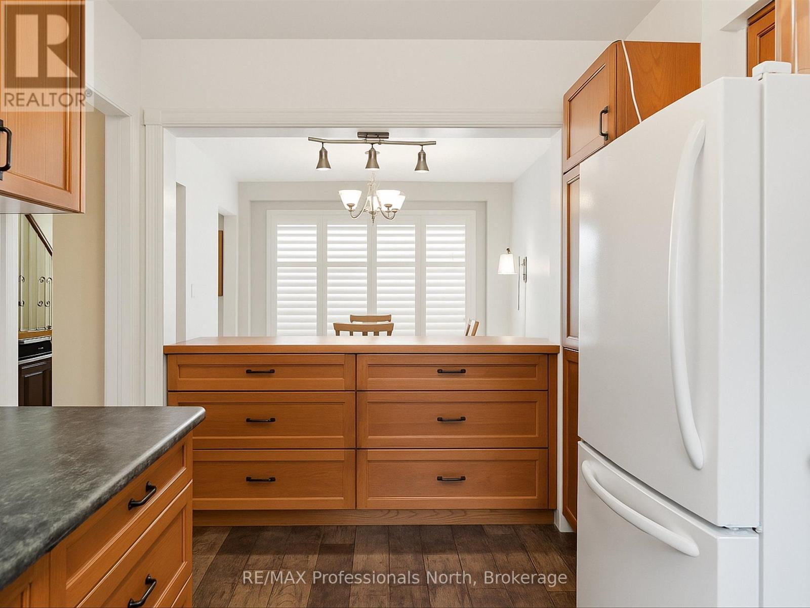 8 Pleasant Avenue, Huntsville, Ontario P1H 1E9 - Photo 8 - X12518904