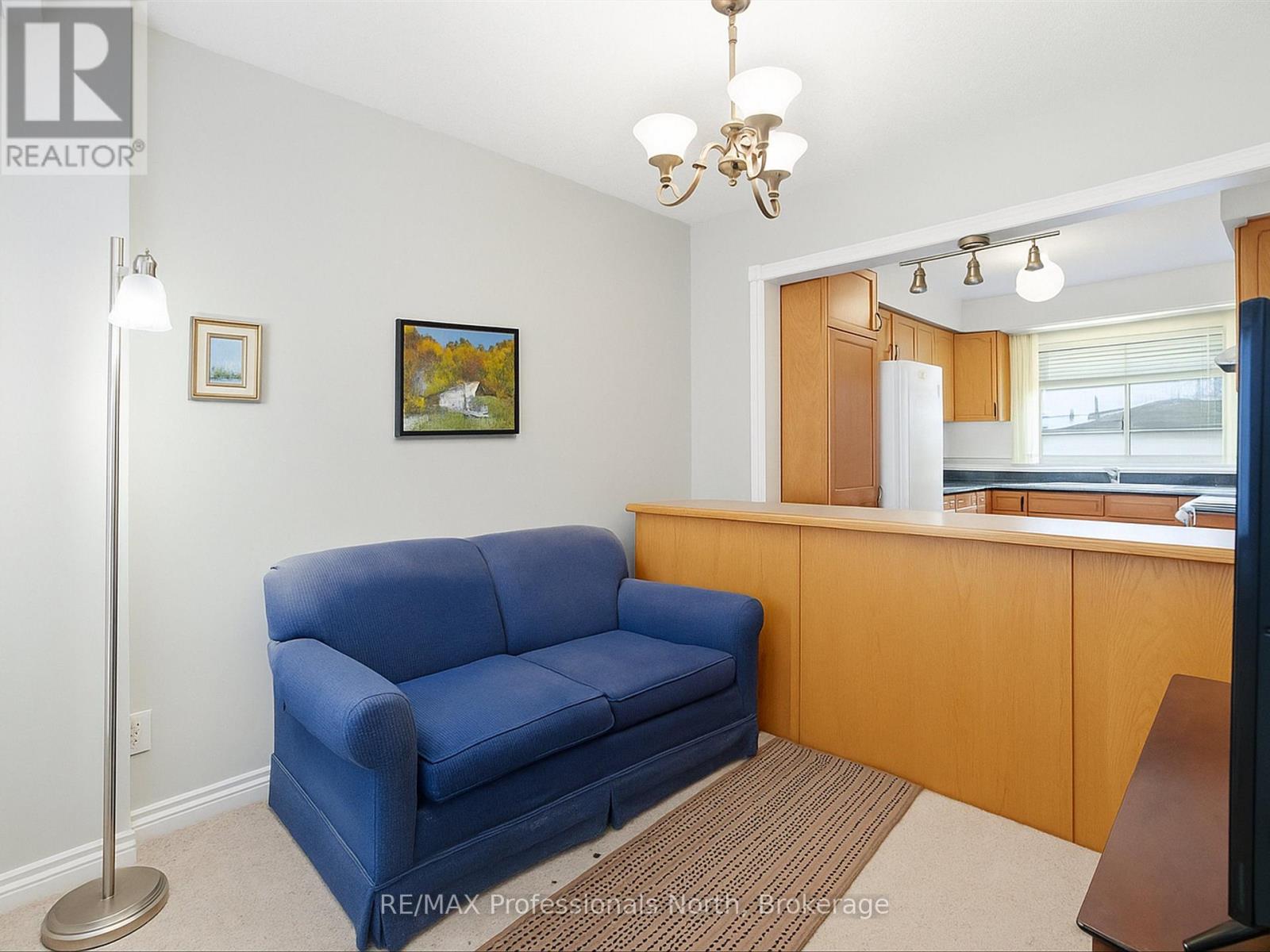 8 Pleasant Avenue, Huntsville, Ontario P1H 1E9 - Photo 9 - X12518904