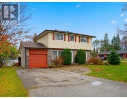 8 PLEASANT AVENUE, Huntsville, Ontario