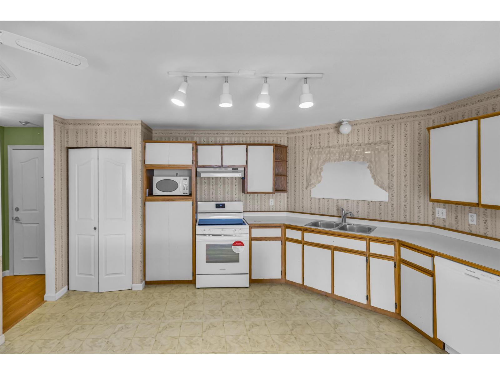 204 45660 Knight Road, Sardis West Vedder, Chilliwack, British Columbia  V2R 2X4 - Photo 11 - R3065002