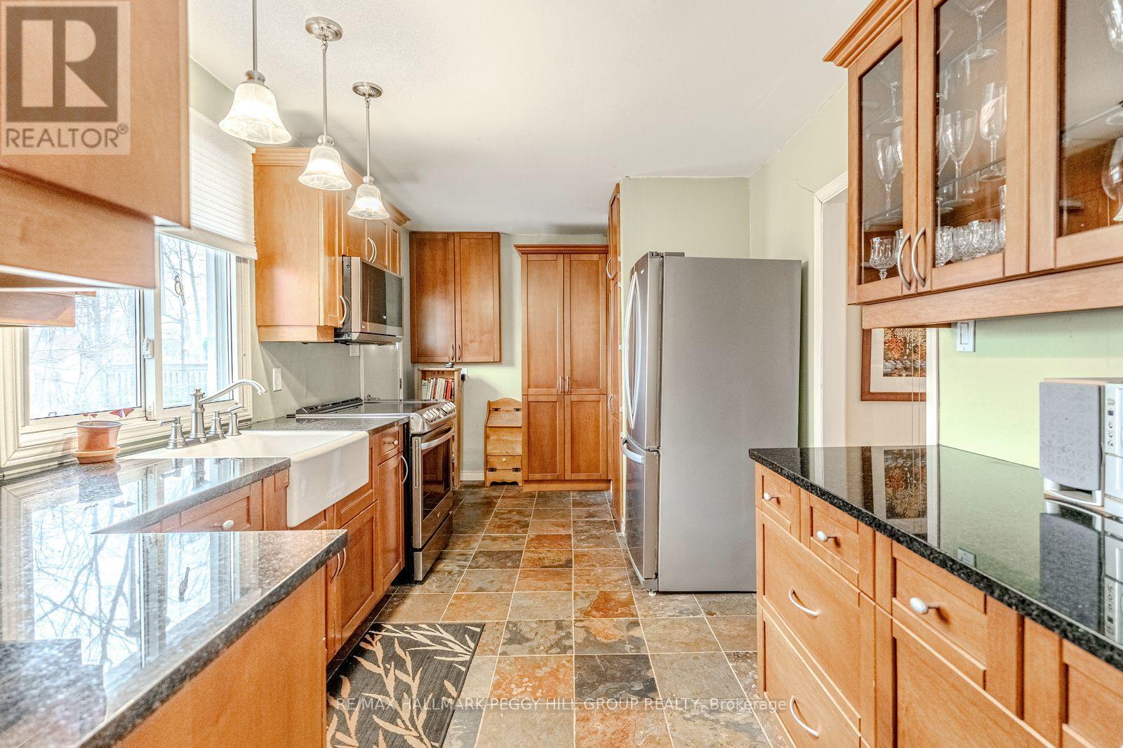 2016 Kate Avenue, Innisfil, Ontario  L9S 1Y2 - Photo 2 - N12518716