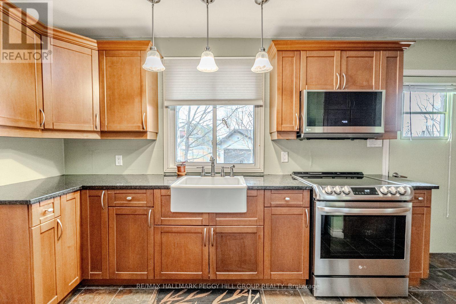 2016 Kate Avenue, Innisfil, Ontario  L9S 1Y2 - Photo 4 - N12518716