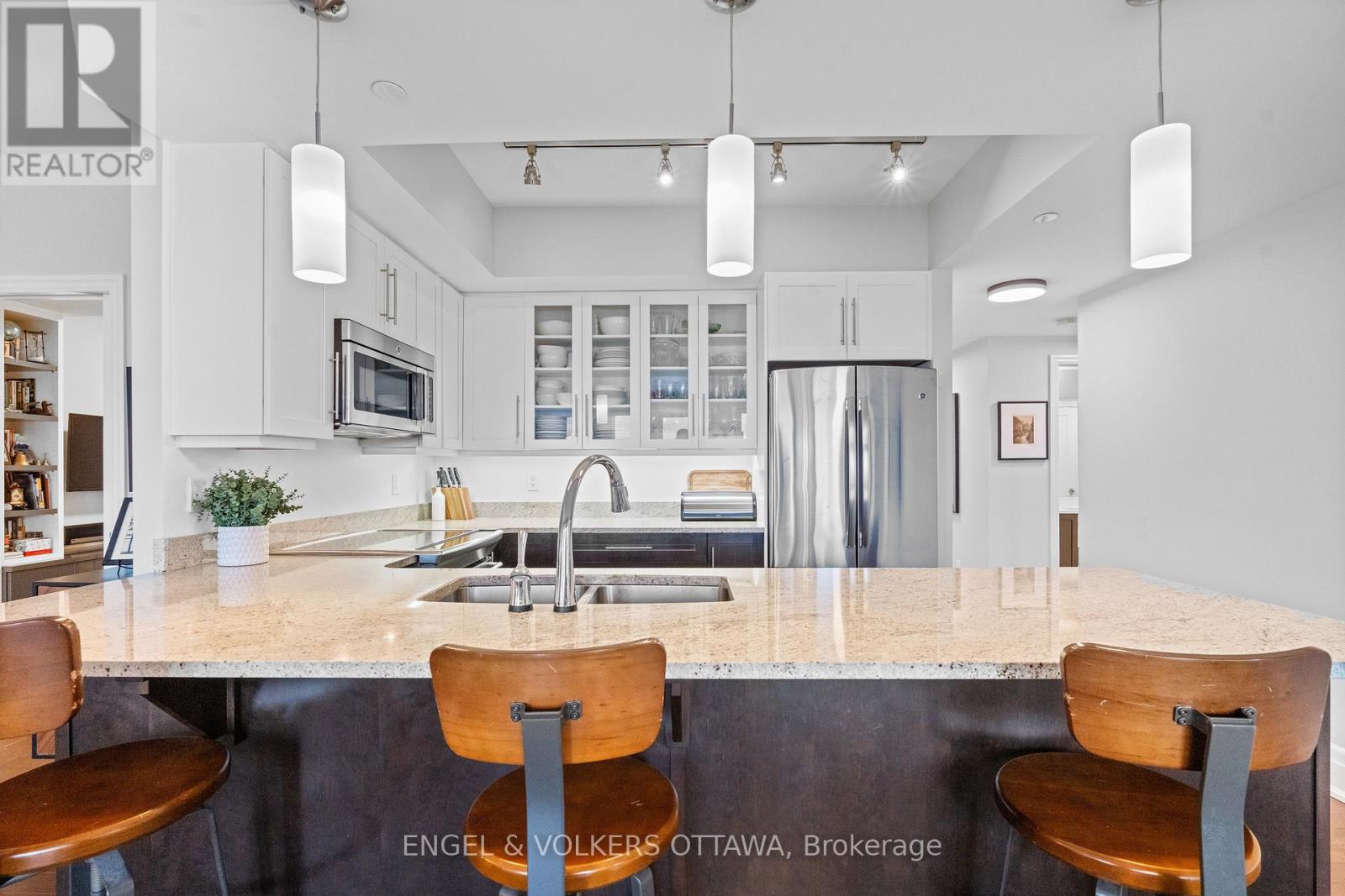 1002 - 108 Lisgar Street, Ottawa, Ontario K2P 1E1 - Photo 9 - X12518970