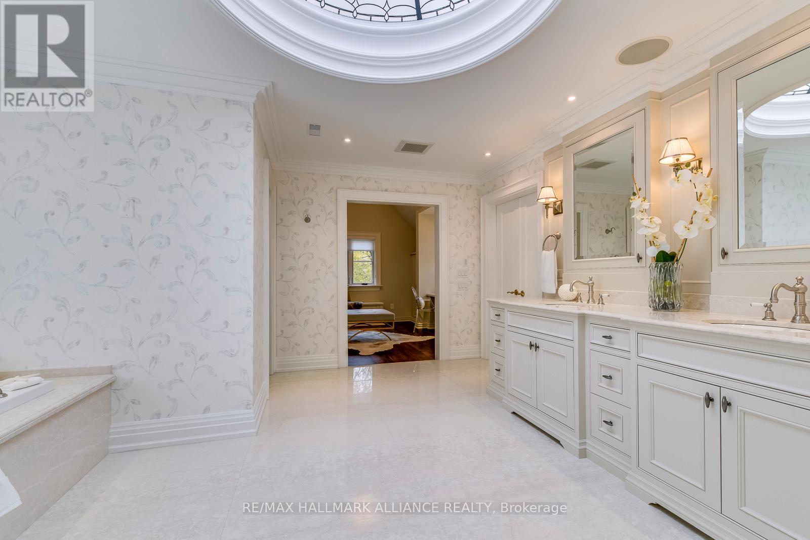 138 Dianne Avenue, Oakville, Ontario  L6J 4G9 - Photo 24 - W12465919