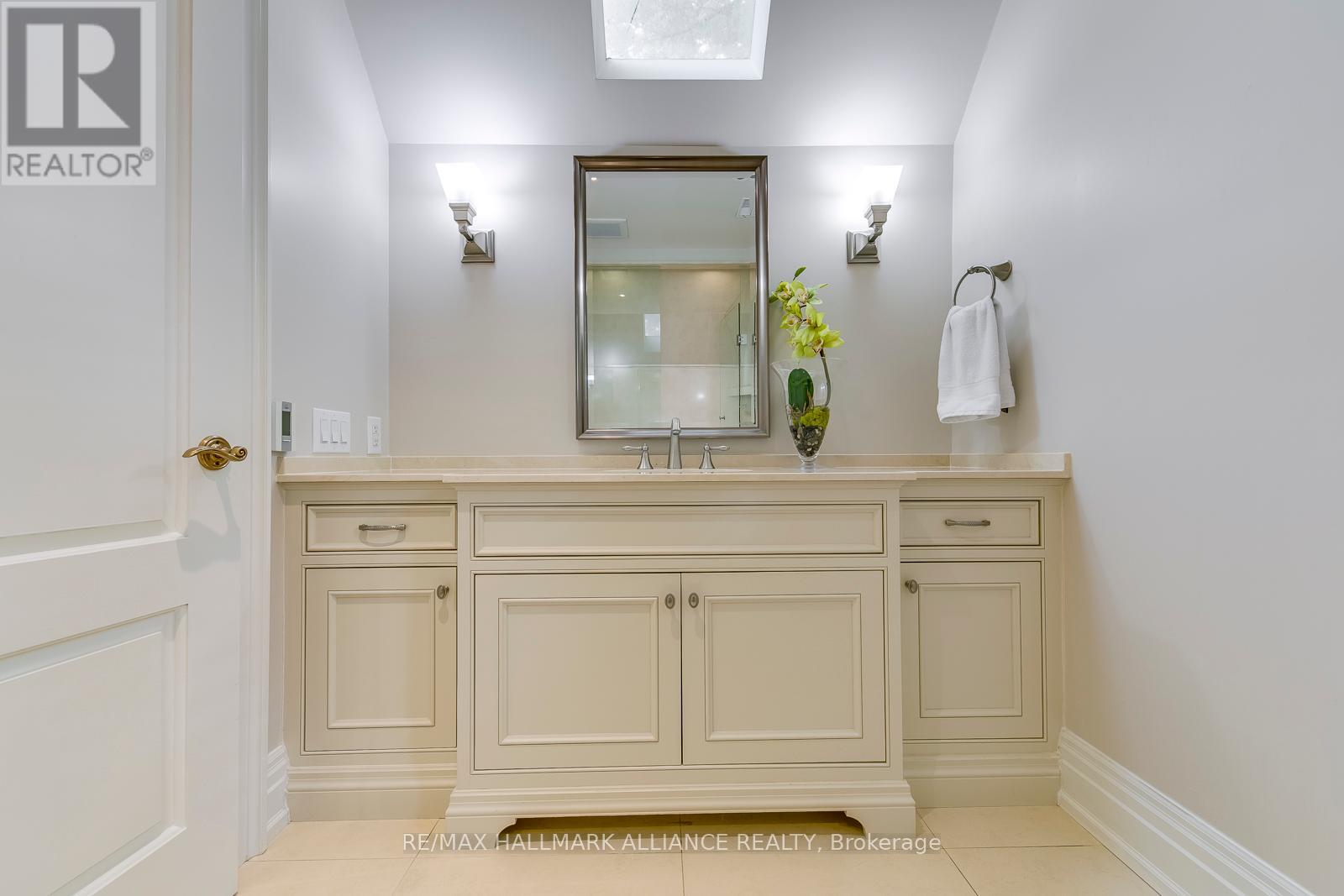 138 Dianne Avenue, Oakville, Ontario  L6J 4G9 - Photo 31 - W12465919