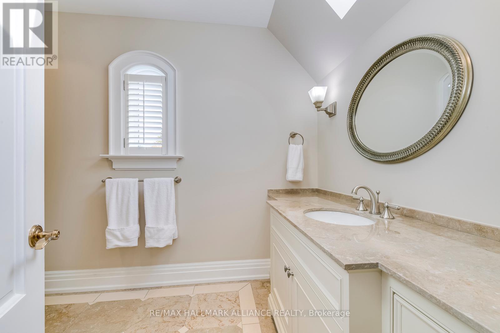 138 Dianne Avenue, Oakville, Ontario  L6J 4G9 - Photo 29 - W12465919