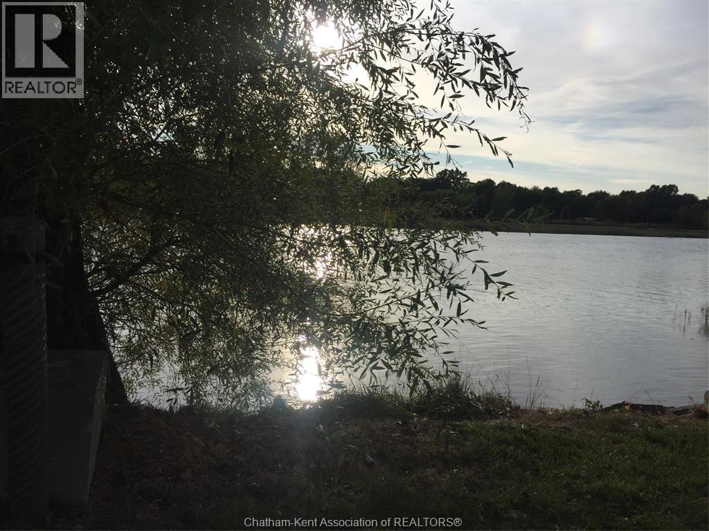 5732 Bluewater Line, Wallaceburg, Ontario N8A 4K9 - Photo 1 - 25024335