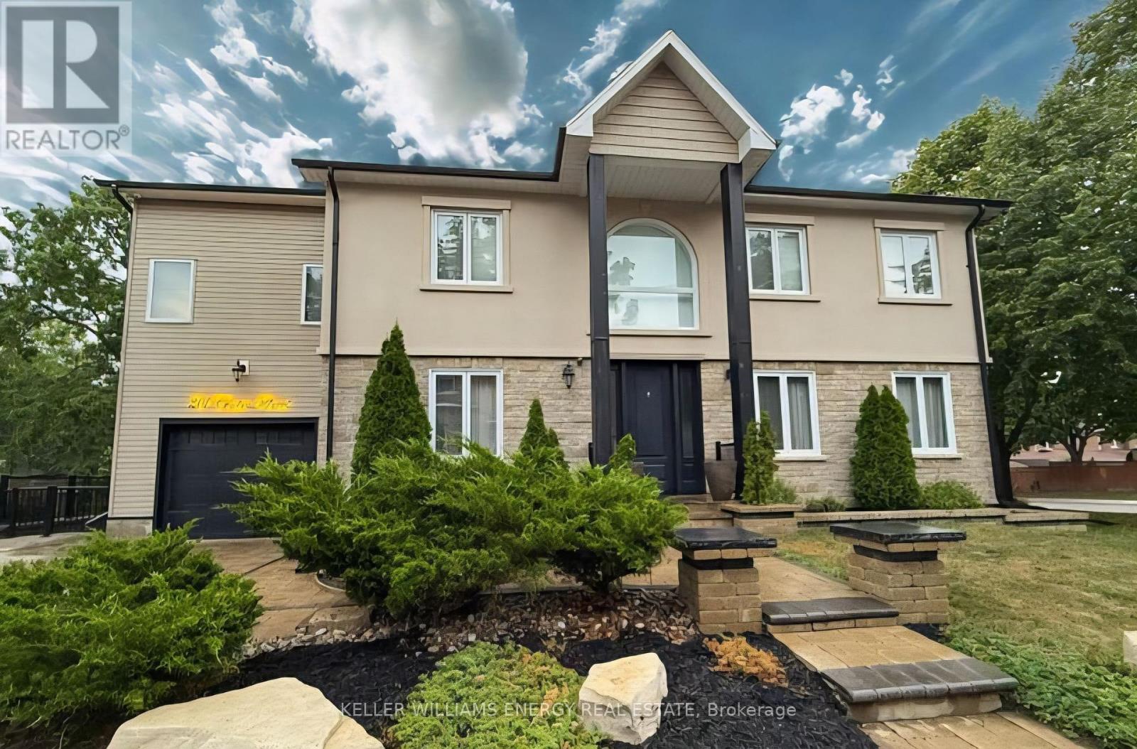 201 Centre Street N, Whitby, Ontario  L1N 4S9 - Photo 2 - E12473111