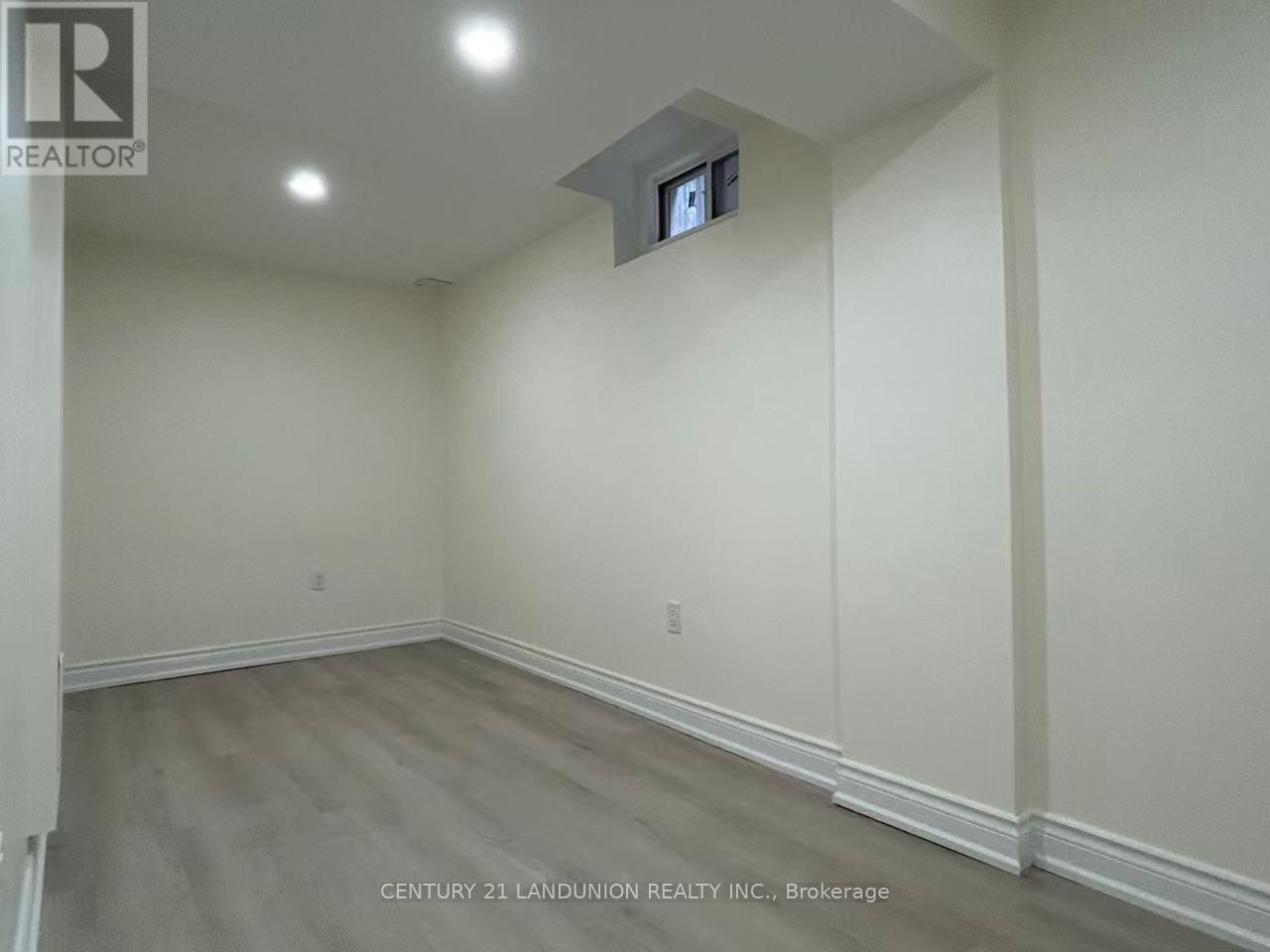 2238 Gladacres Lane, Oakville, Ontario L6M 0G3 - Photo 10 - W12518704