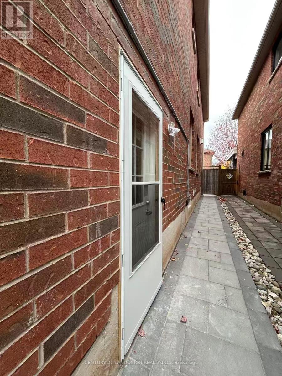 2238 Gladacres Lane, Oakville, Ontario L6M 0G3 - Photo 18 - W12518704