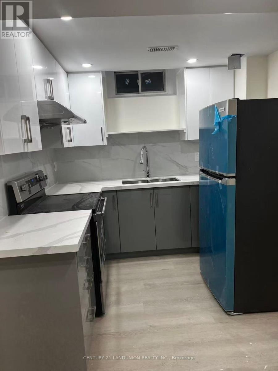 2238 Gladacres Lane, Oakville, Ontario L6M 0G3 - Photo 3 - W12518704