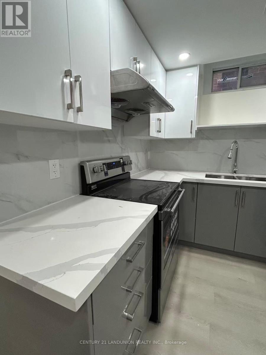 2238 Gladacres Lane, Oakville, Ontario L6M 0G3 - Photo 4 - W12518704