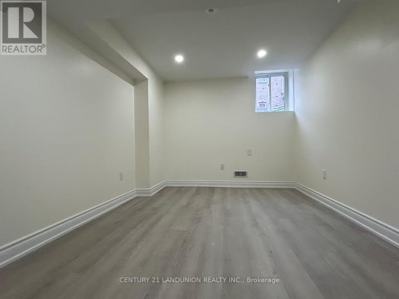 2238 Gladacres Lane, Oakville, Ontario L6M 0G3 - Photo 7 - W12518704