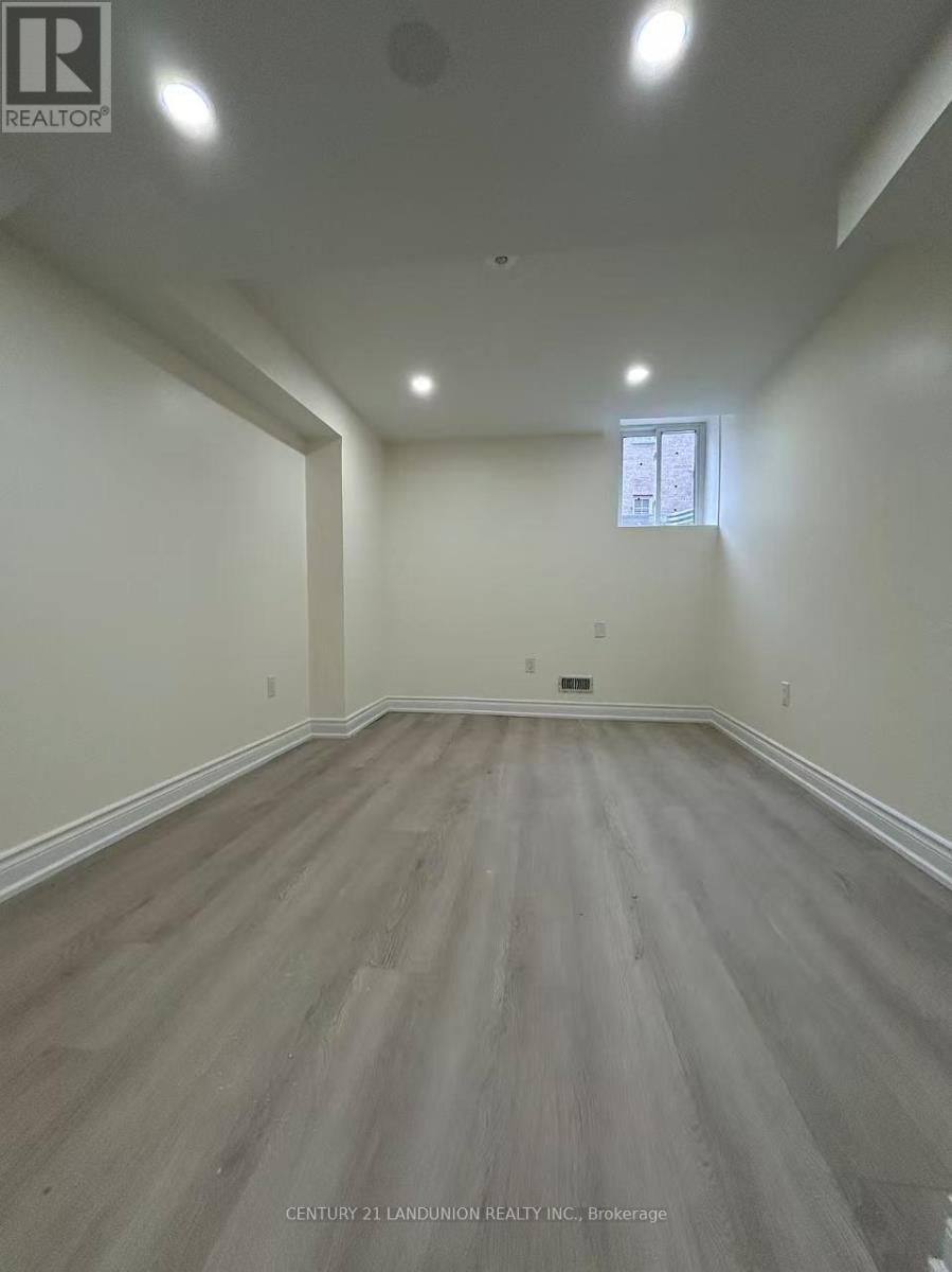 2238 Gladacres Lane, Oakville, Ontario L6M 0G3 - Photo 8 - W12518704