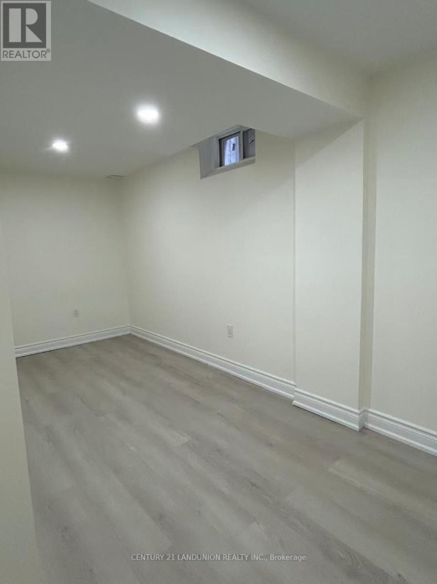 2238 Gladacres Lane, Oakville, Ontario L6M 0G3 - Photo 9 - W12518704