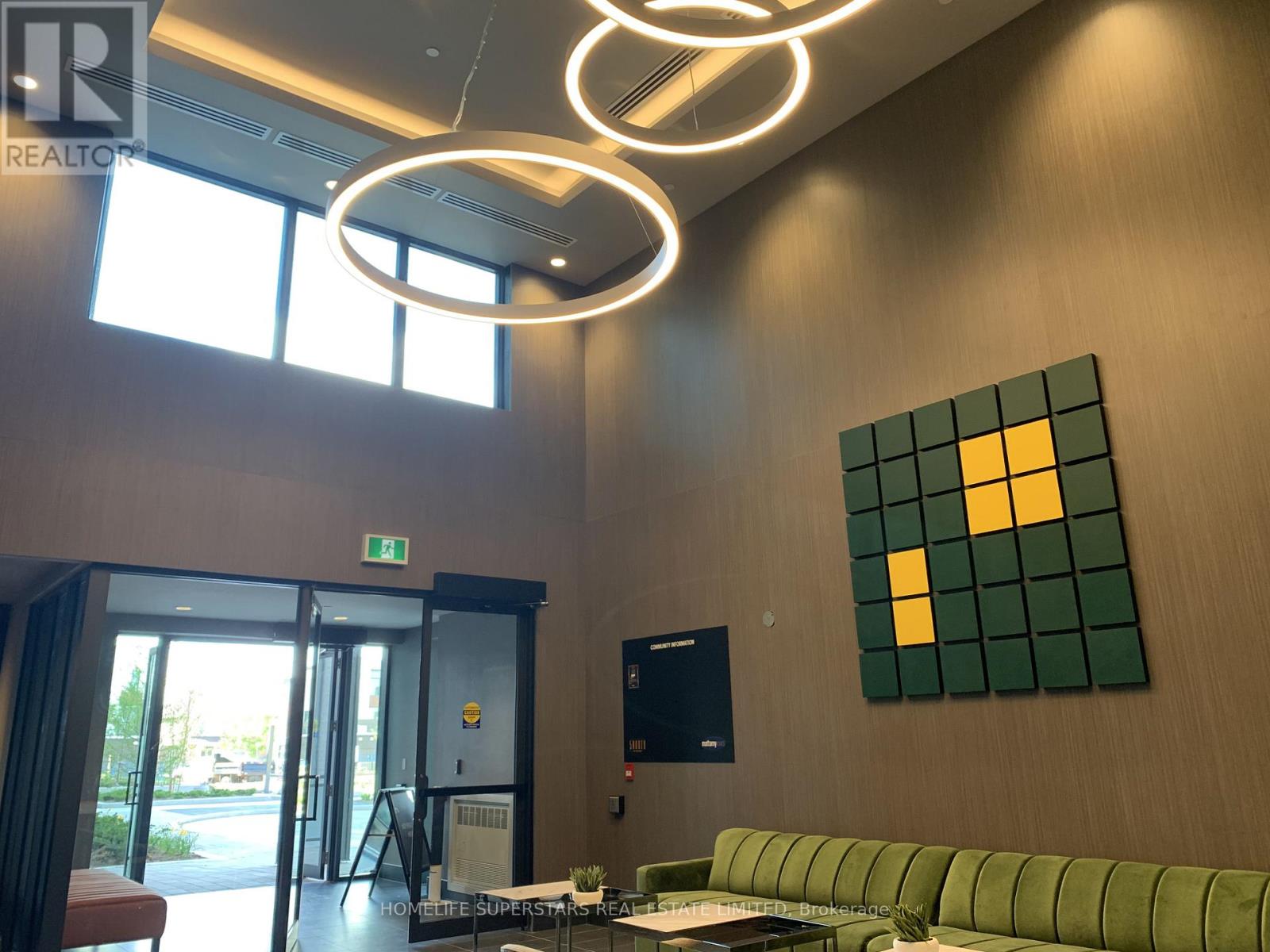 204 - 95 Dundas Street W, Oakville, Ontario L6M 5N4 - Photo 2 - W12518722