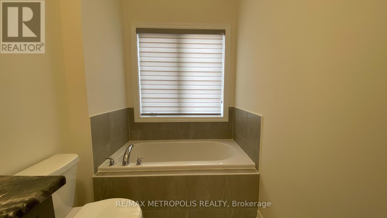 108 Adventura Road, Brampton, Ontario  L7A 0B7 - Photo 17 - W12518726