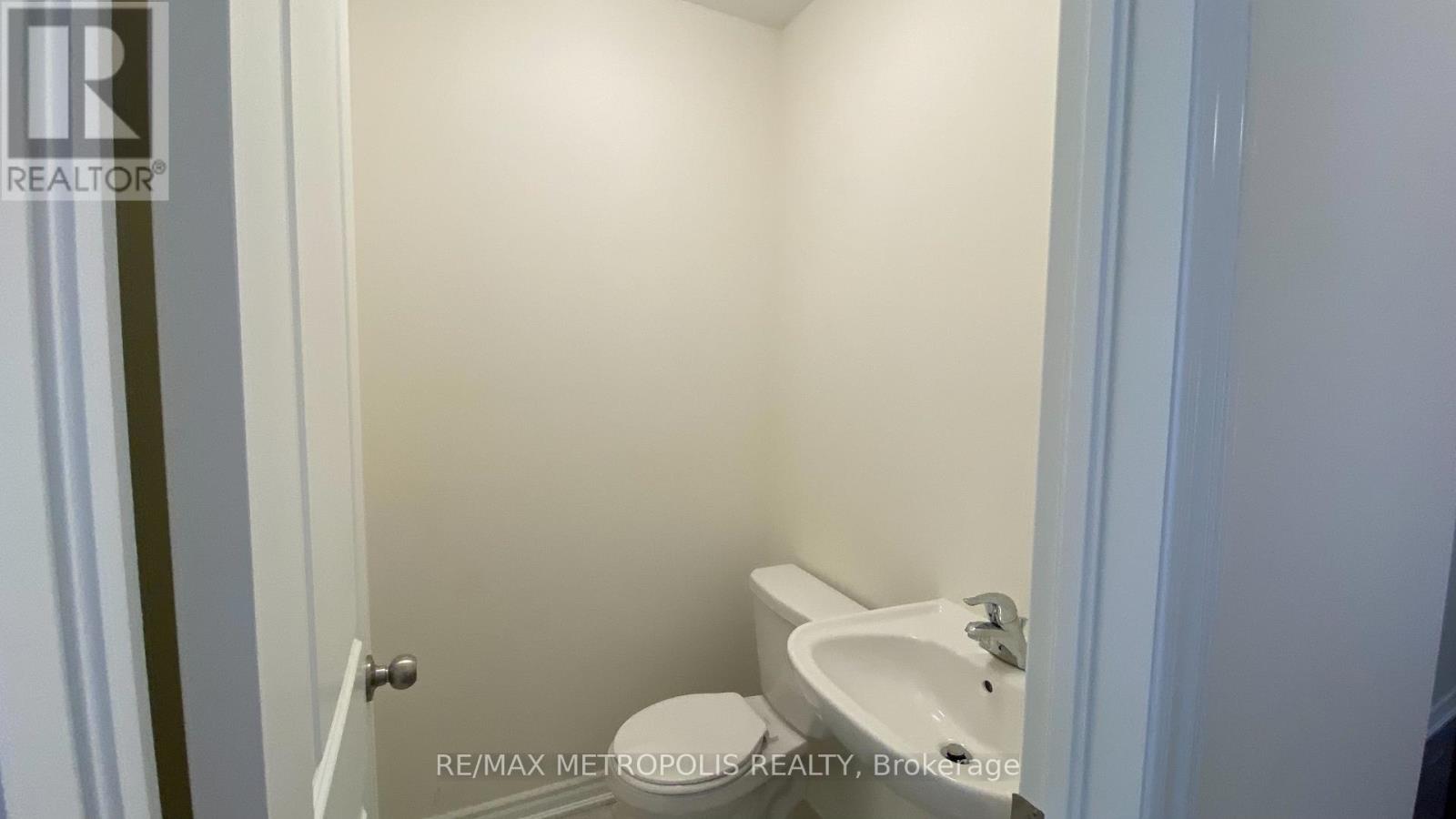 108 Adventura Road, Brampton, Ontario  L7A 0B7 - Photo 3 - W12518726