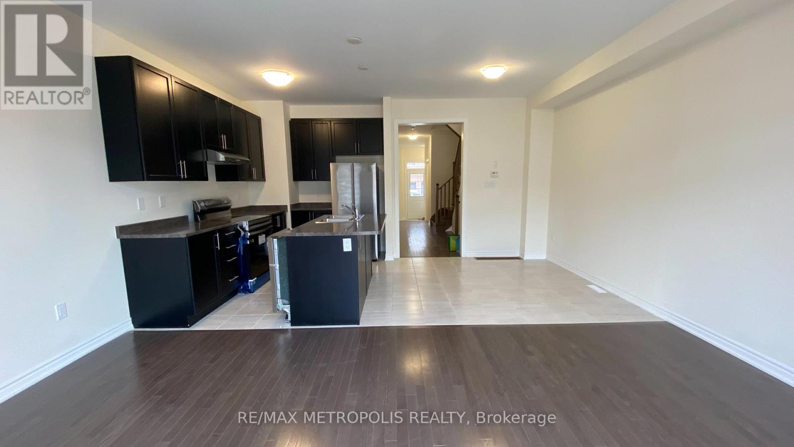 108 Adventura Road, Brampton, Ontario  L7A 0B7 - Photo 4 - W12518726