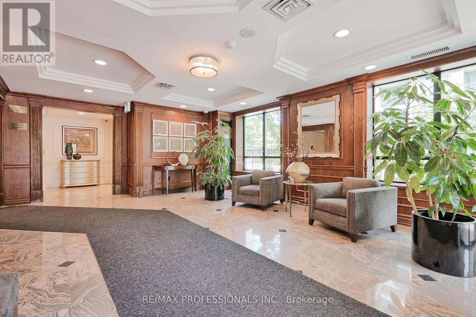 814 - 17 Michael Power Place, Toronto, Ontario  M9A 5G5 - Photo 2 - W12518742