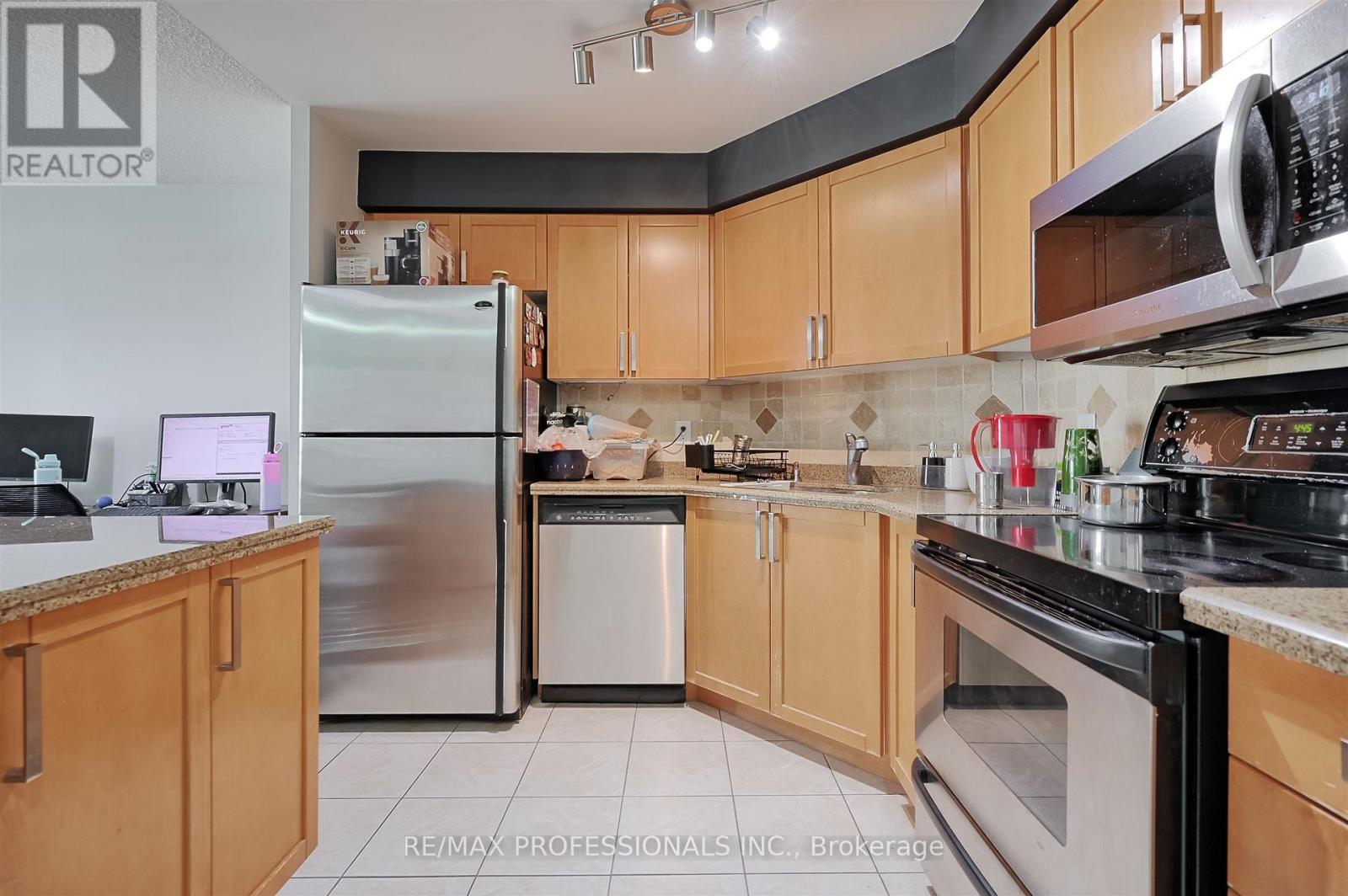 814 - 17 Michael Power Place, Toronto, Ontario  M9A 5G5 - Photo 4 - W12518742