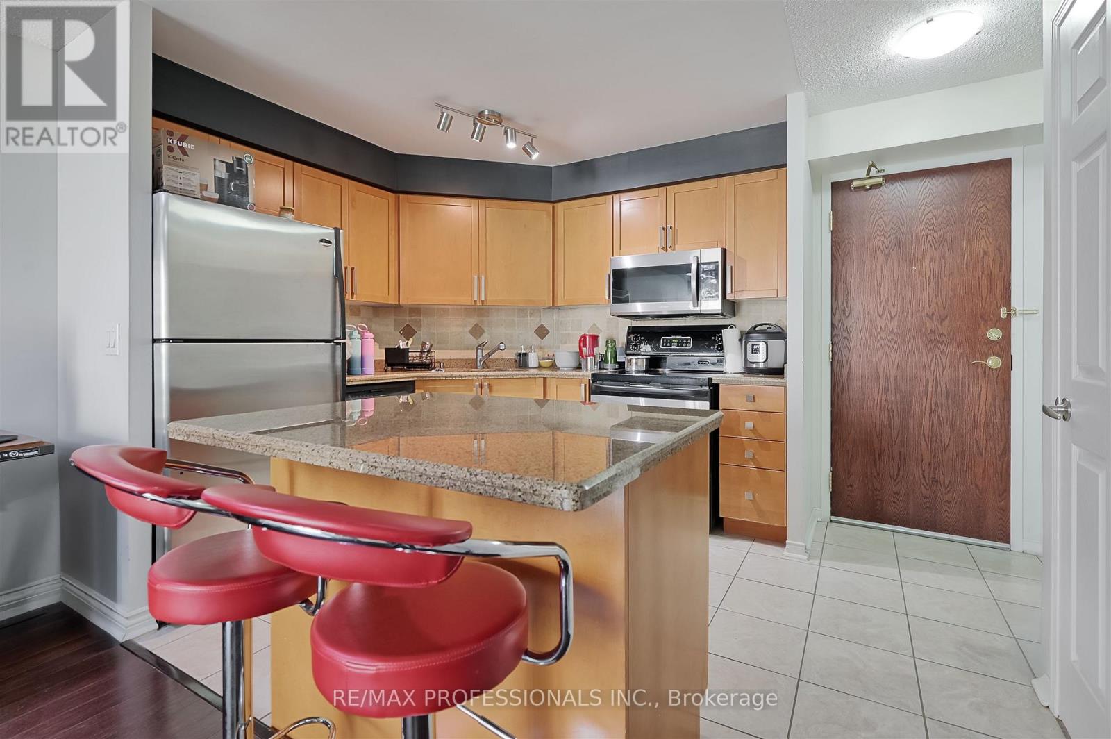 814 - 17 Michael Power Place, Toronto, Ontario  M9A 5G5 - Photo 7 - W12518742