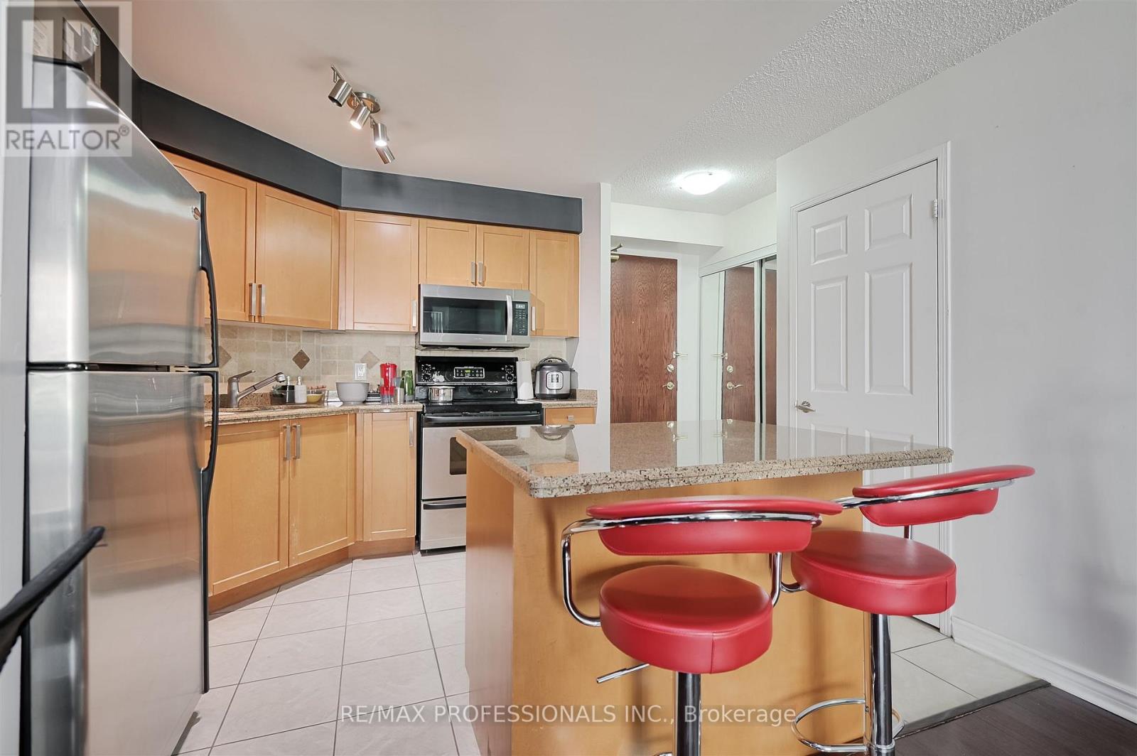 814 - 17 Michael Power Place, Toronto, Ontario  M9A 5G5 - Photo 8 - W12518742