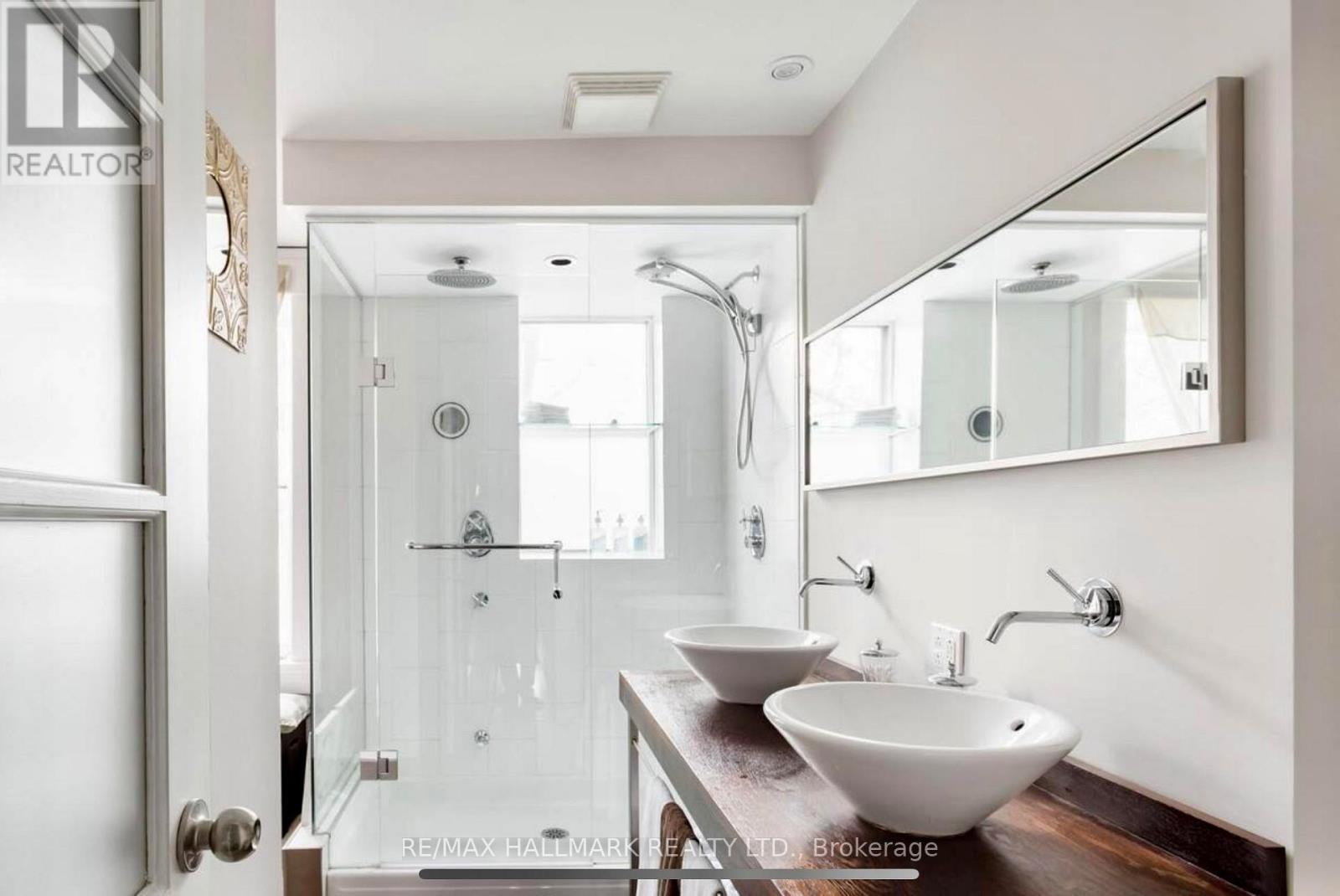 696 Indian Road, Toronto, Ontario  M6P 2C9 - Photo 21 - W12518744