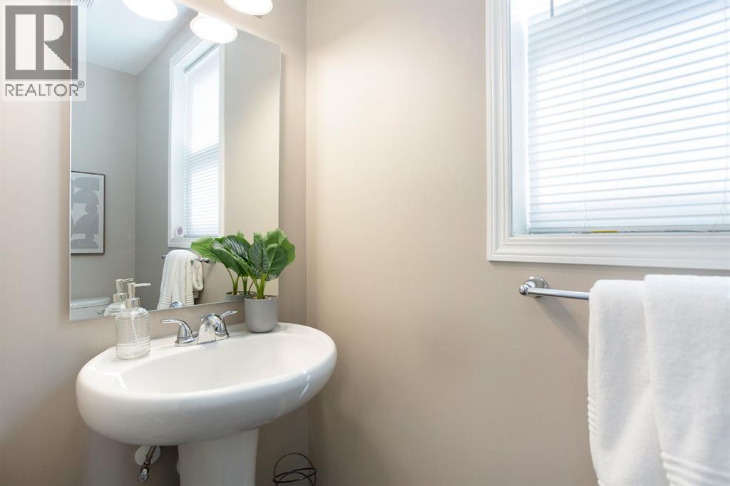 139 Windwood Grove Sw, Airdrie, Alberta  T4B 3S8 - Photo 12 - A2248292