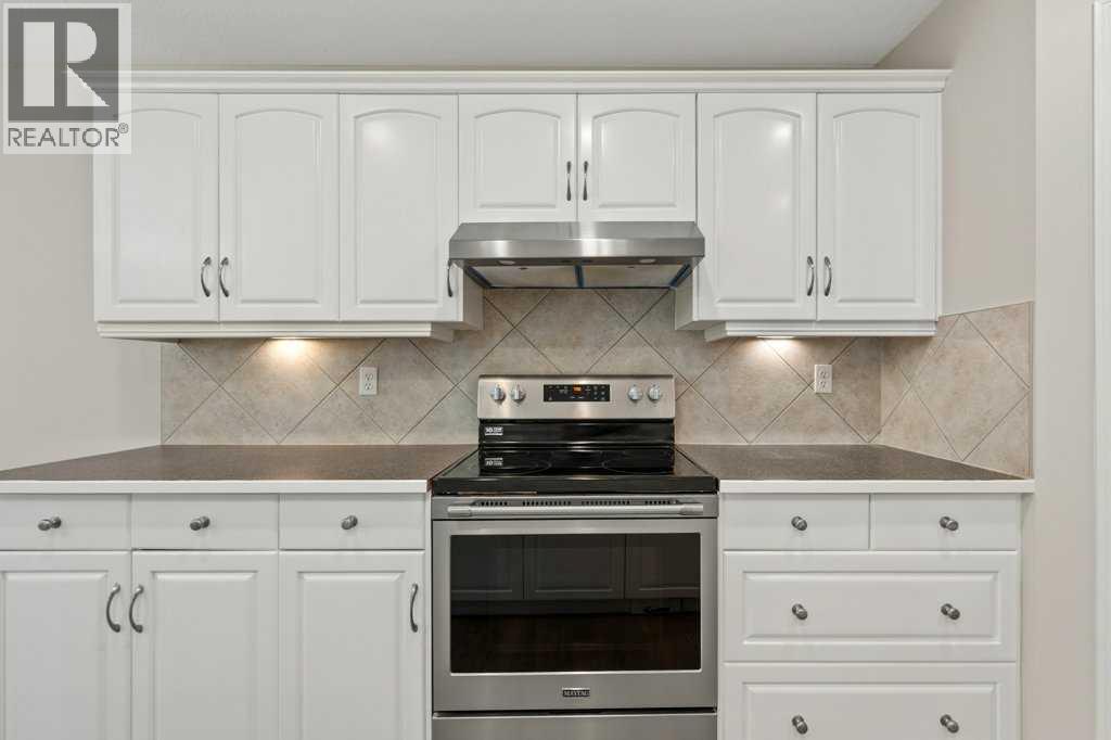 Property at 48 Panamount Crescent NW image 5