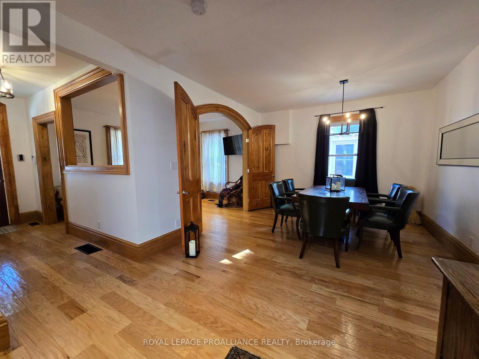 38 Sinclair Street, Belleville, Ontario K8P 3S6 - Photo 11 - X12518830